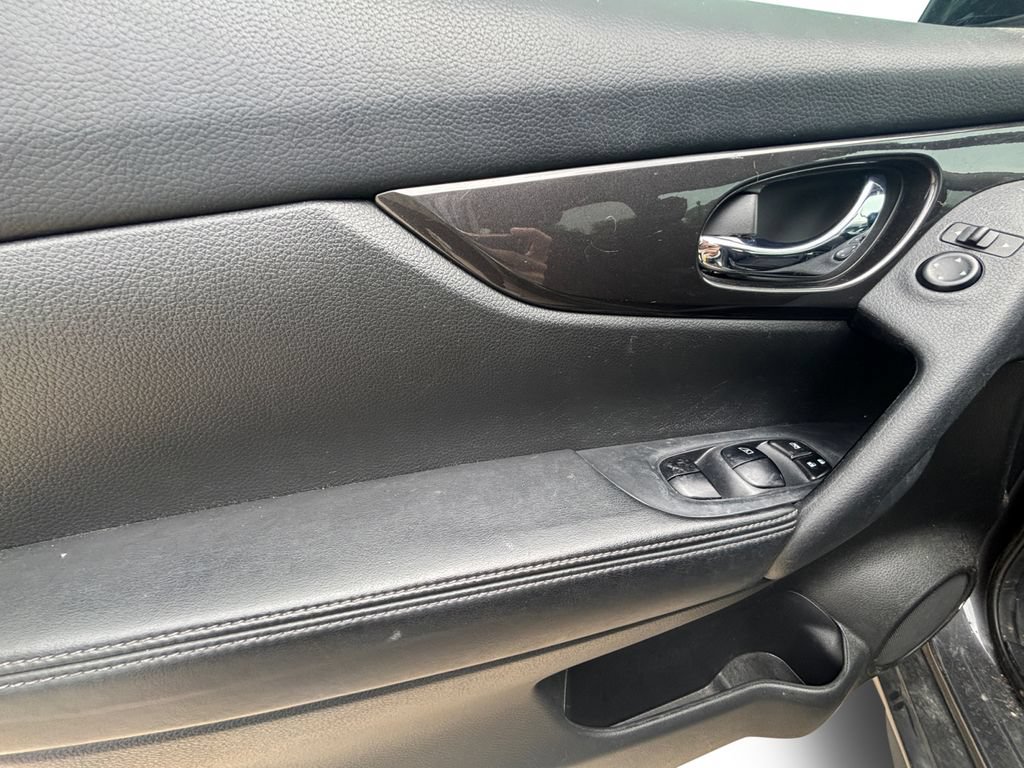 Used 2019 Nissan Rogue S w/ Special Edition Package FWD image 24