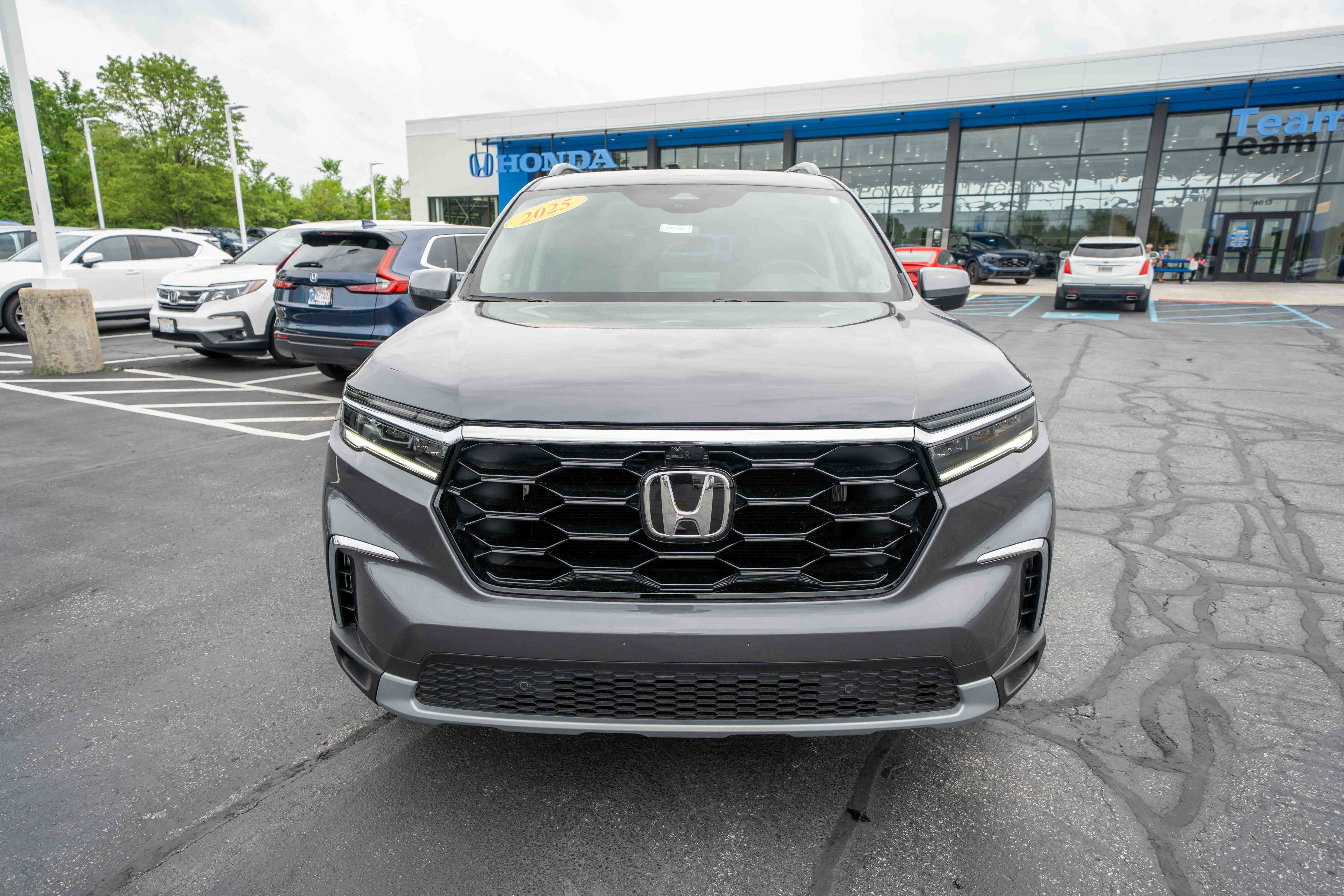 Used 2025 Honda Pilot Elite image 2