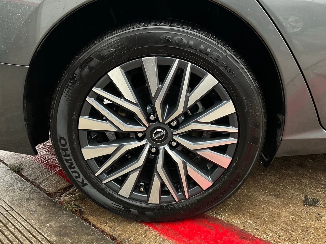 Used 2025 Nissan Altima 2.5 SV image 9