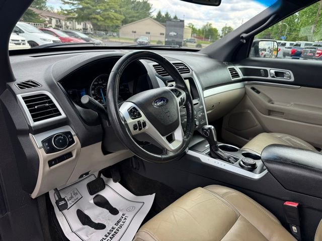 Used 2014 Ford Explorer XLT w/ Equipment Group 202A AWD/4WD image 28