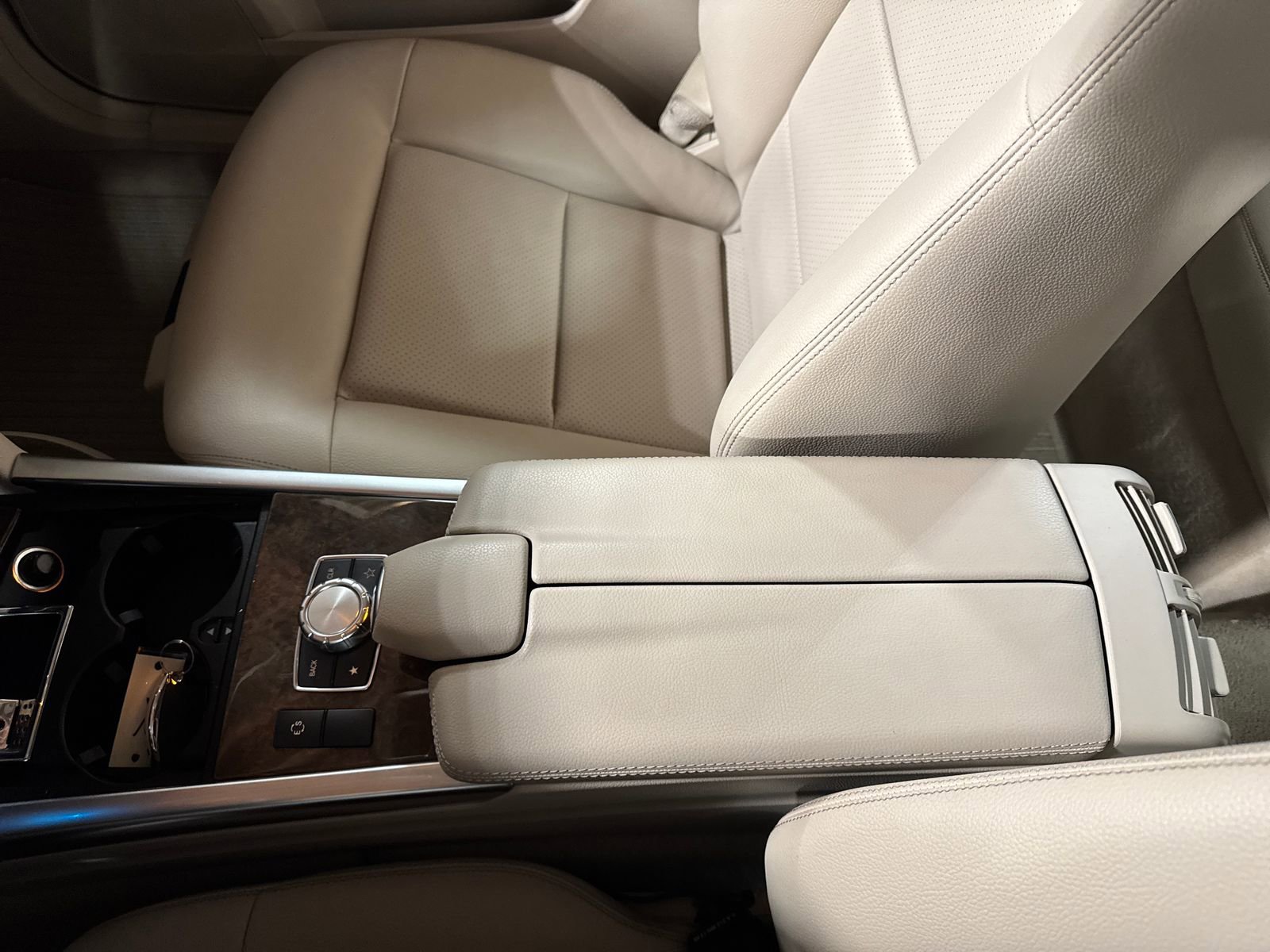Used 2014 Mercedes-Benz E 350 4MATIC Sedan image 36