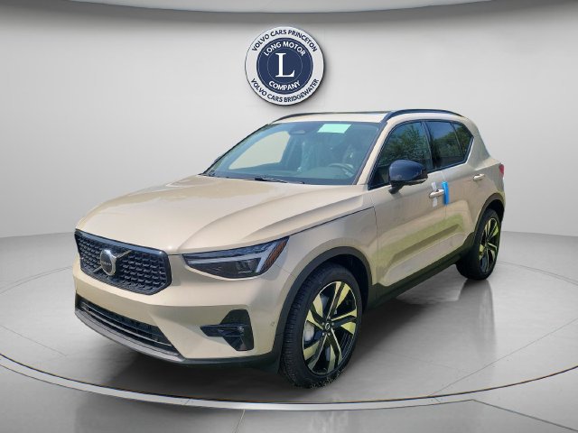 New 2025 Volvo XC40 B5 Plus w/ Protection Package Premier