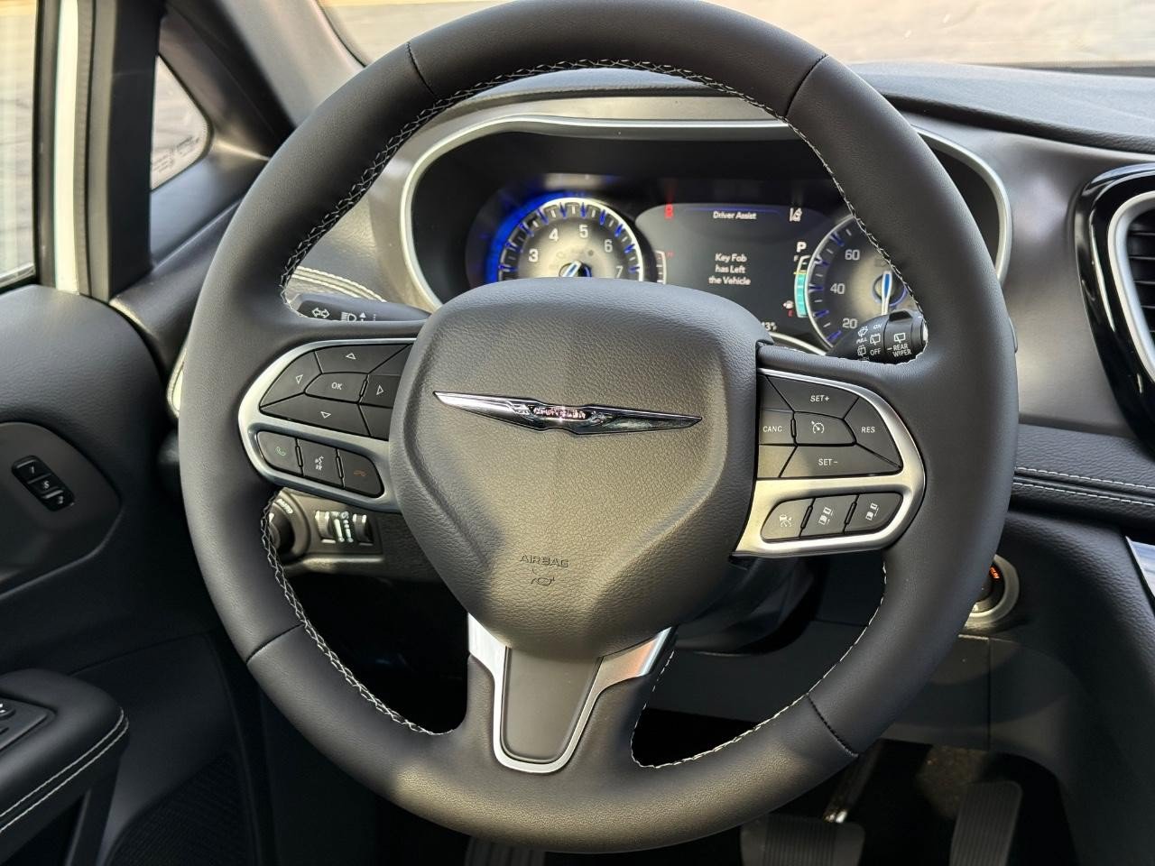 New 2026 Chrysler Pacifica Select FWD image 9