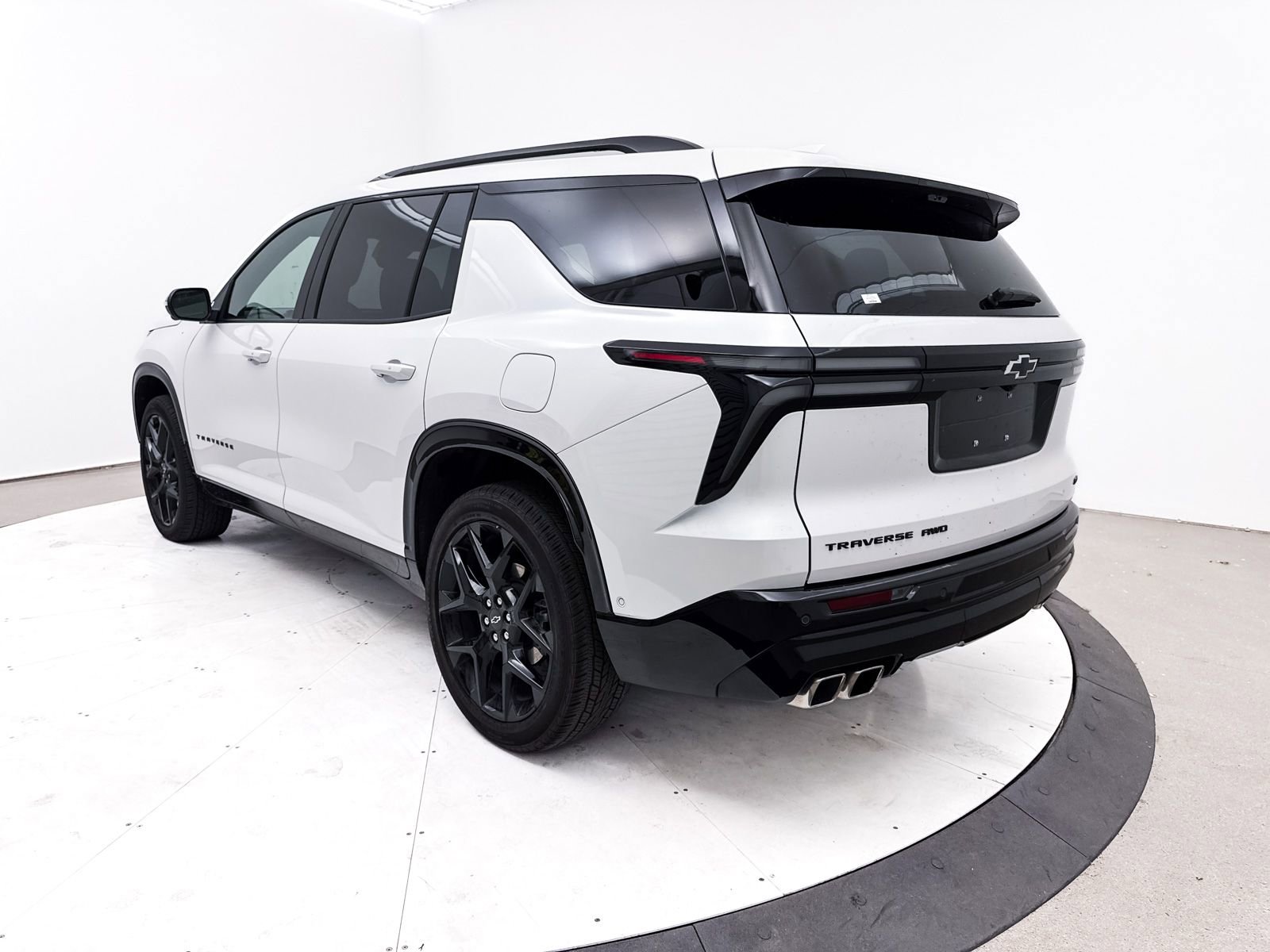 Used 2024 Chevrolet Traverse RS w/ LPO, Floor Liner Package image 18