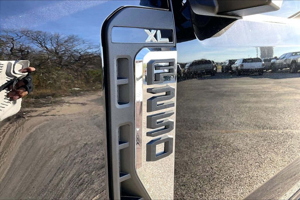 New 2026 Ford F250 XL w/ XL Chrome Package image 15