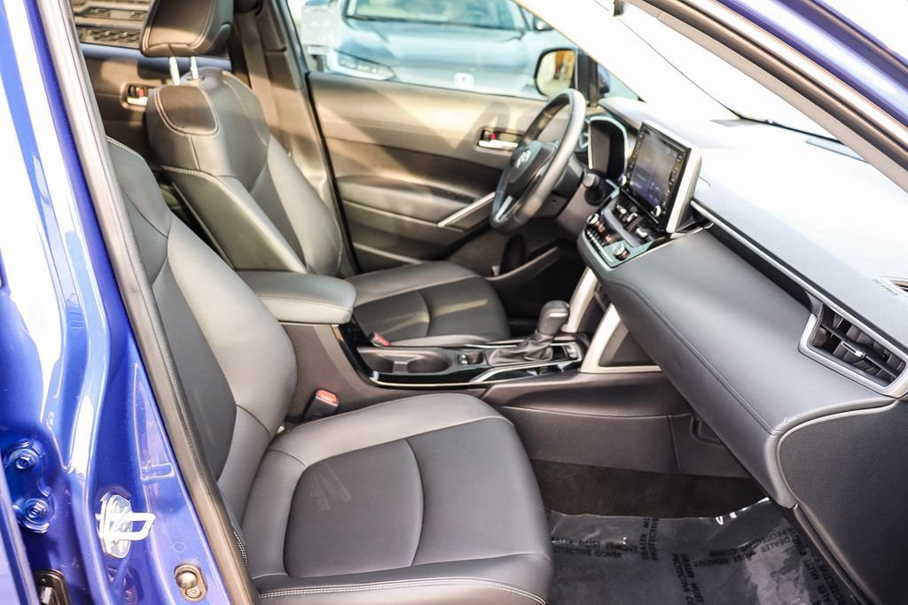 Used 2022 Toyota Corolla Cross XLE FWD image 19