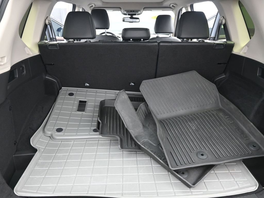 Used 2023 Nissan Rogue Platinum image 9