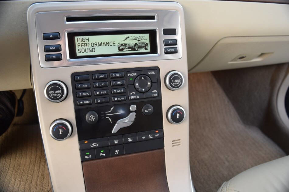 Used 2011 Volvo XC70 3.2 w/ Premium Pkg image 59