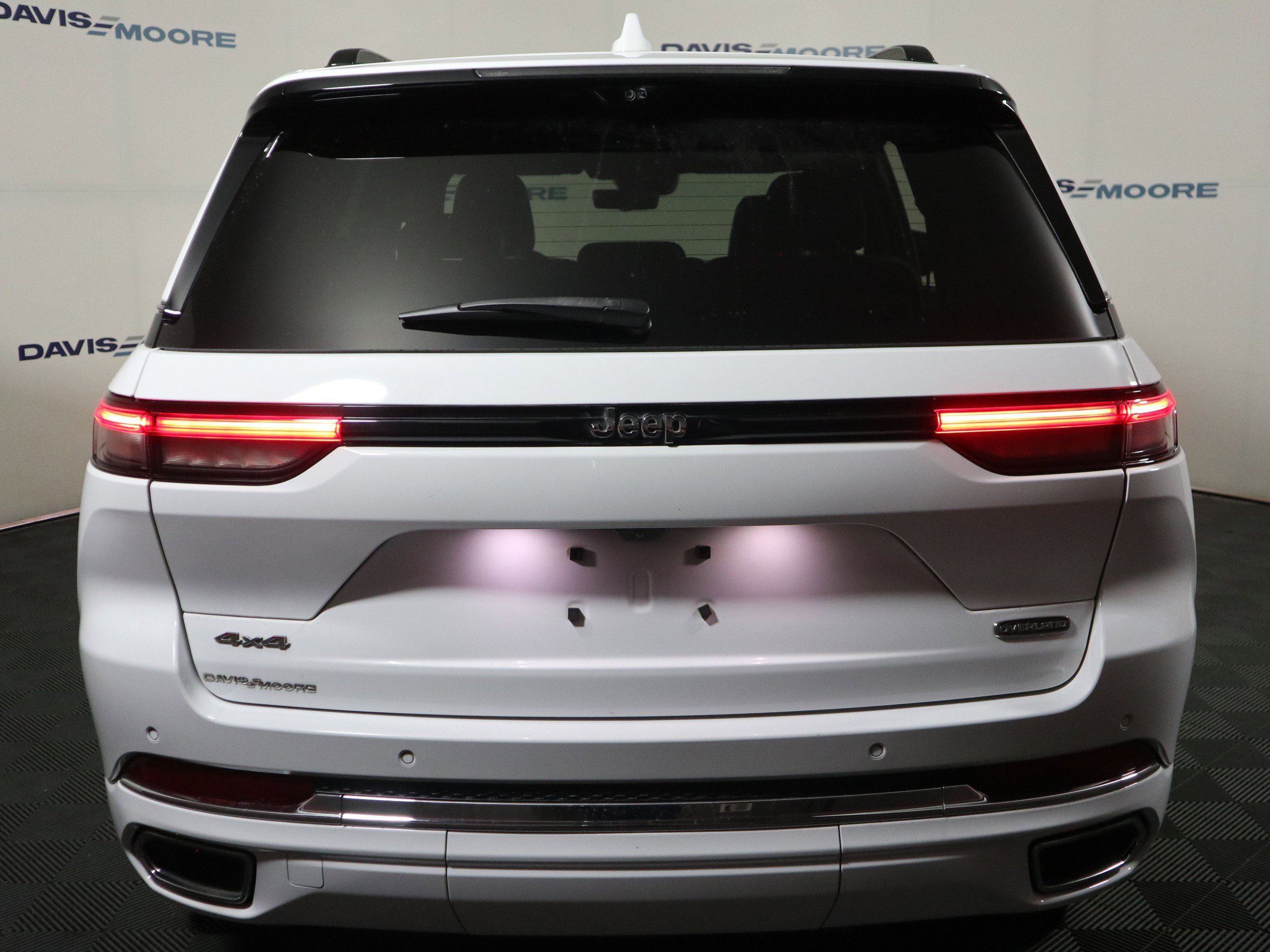 Used 2022 Jeep Grand Cherokee Overland w/ Luxury Tech Group IV image 7