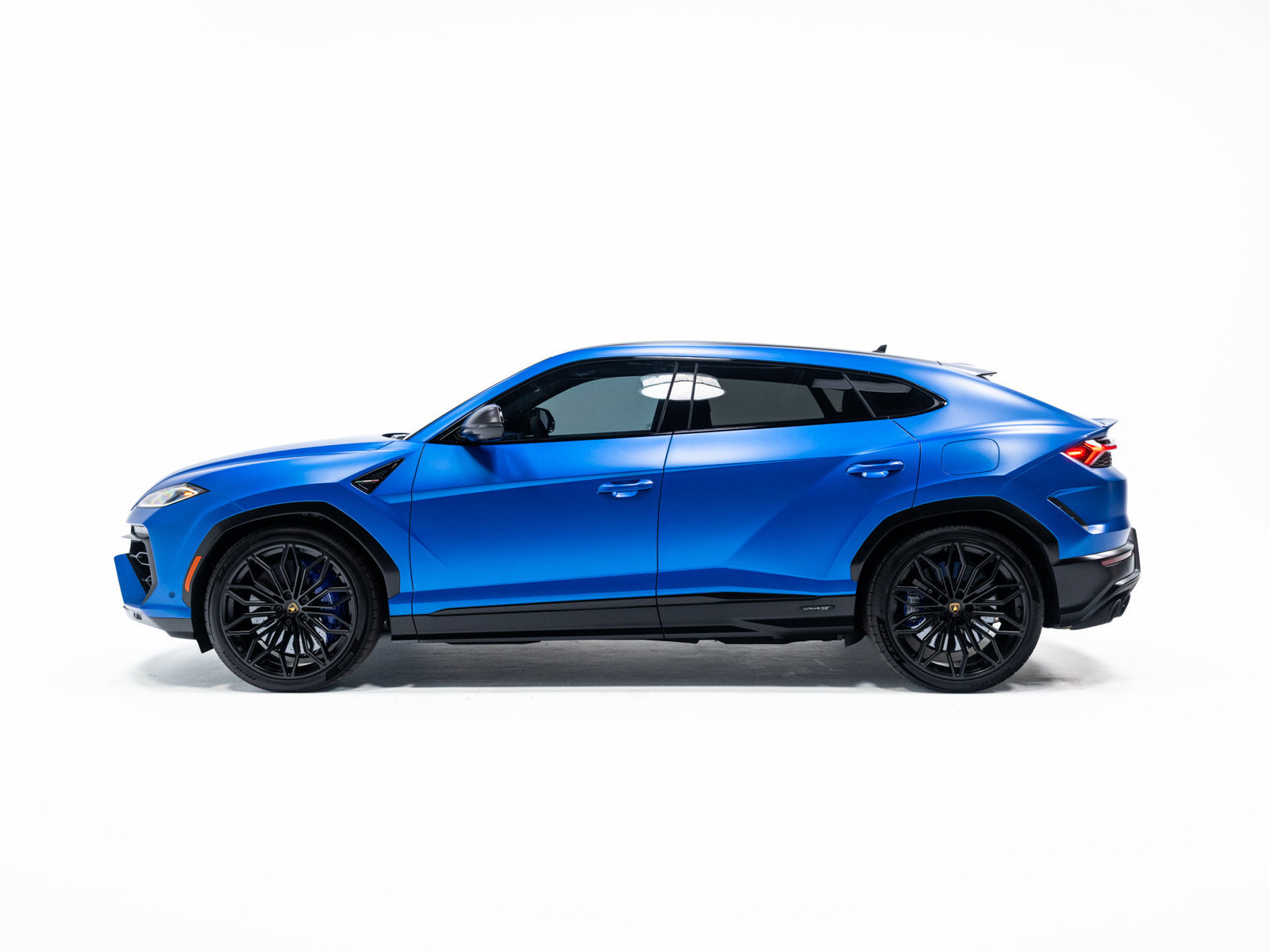 Used 2025 Lamborghini Urus SE AWD/4WD image 3