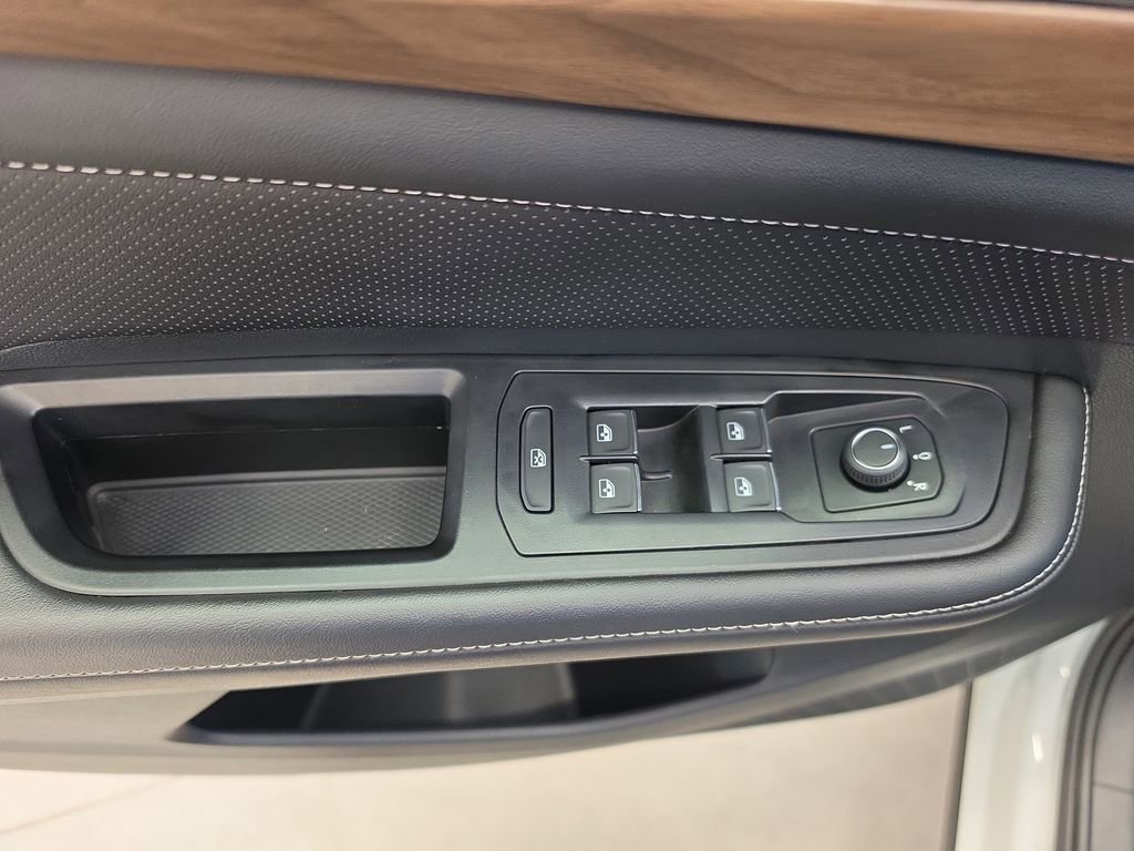 Used 2025 Volkswagen Atlas SE FWD image 16