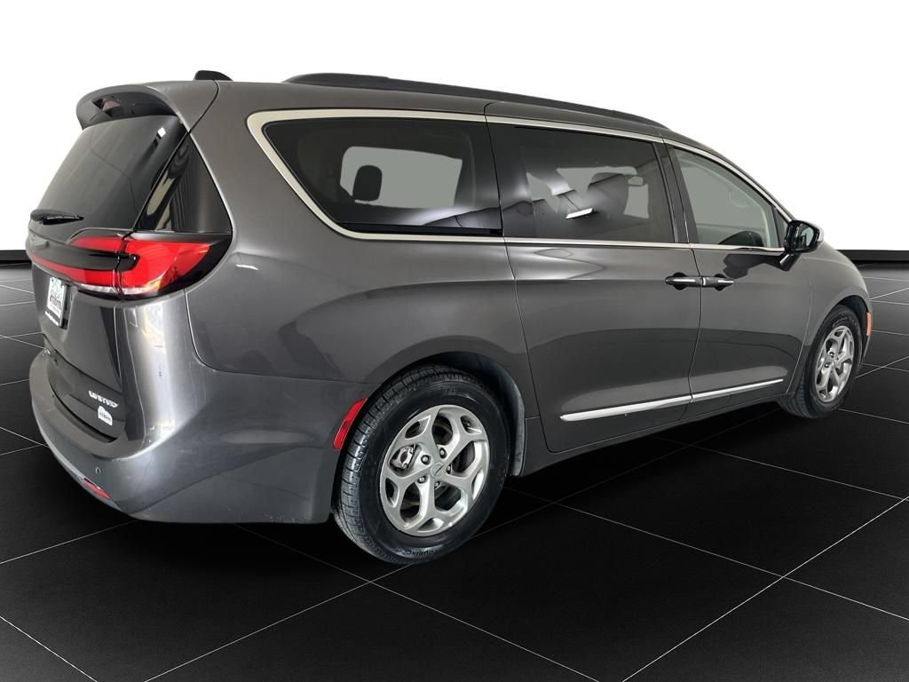 Used 2023 Chrysler Pacifica Limited FWD image 5