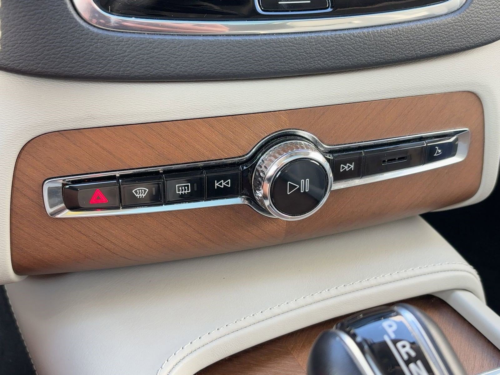 Used 2020 Volvo XC90 T6 Inscription w/ Protection Package image 19