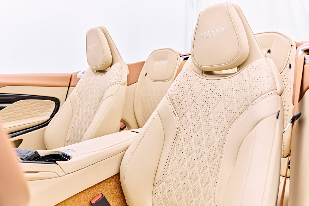 Used 2025 Aston Martin DB12 Convertible RWD image 2
