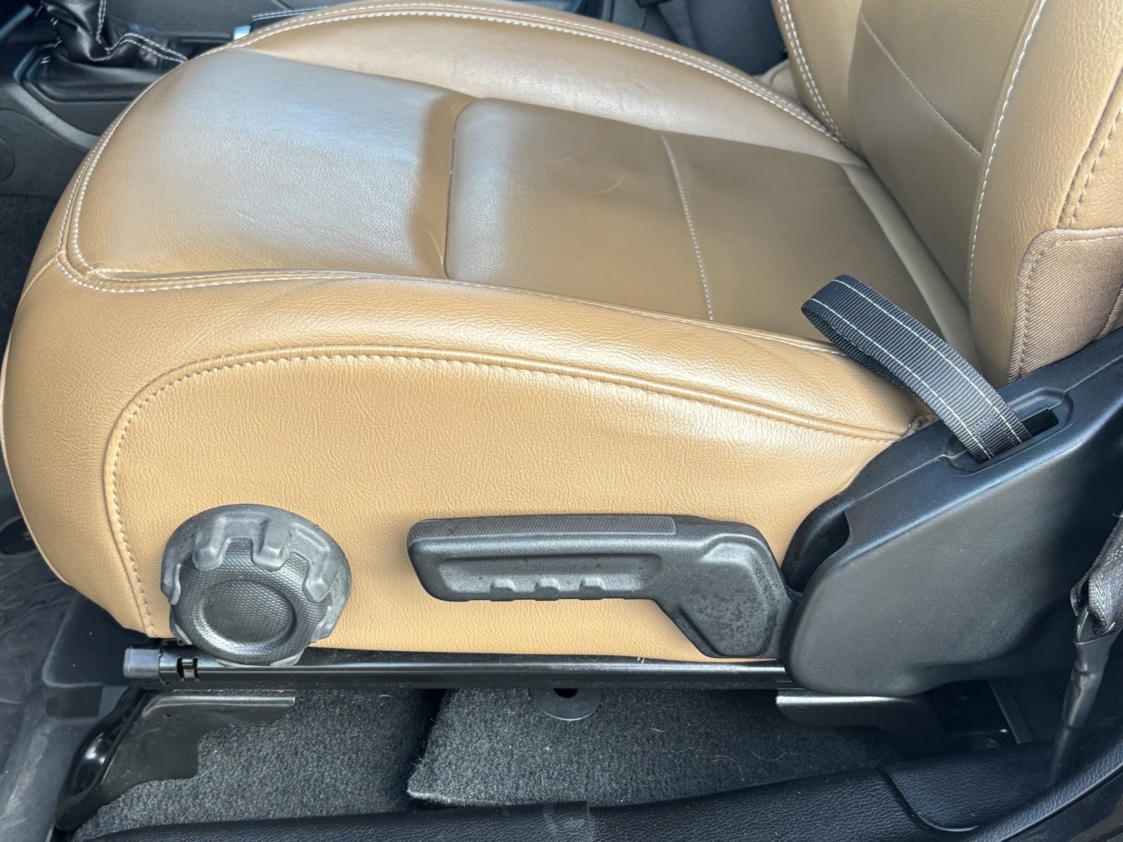 Used 2023 Jeep Wrangler Unlimited Sahara w/ Cold Weather Group image 18