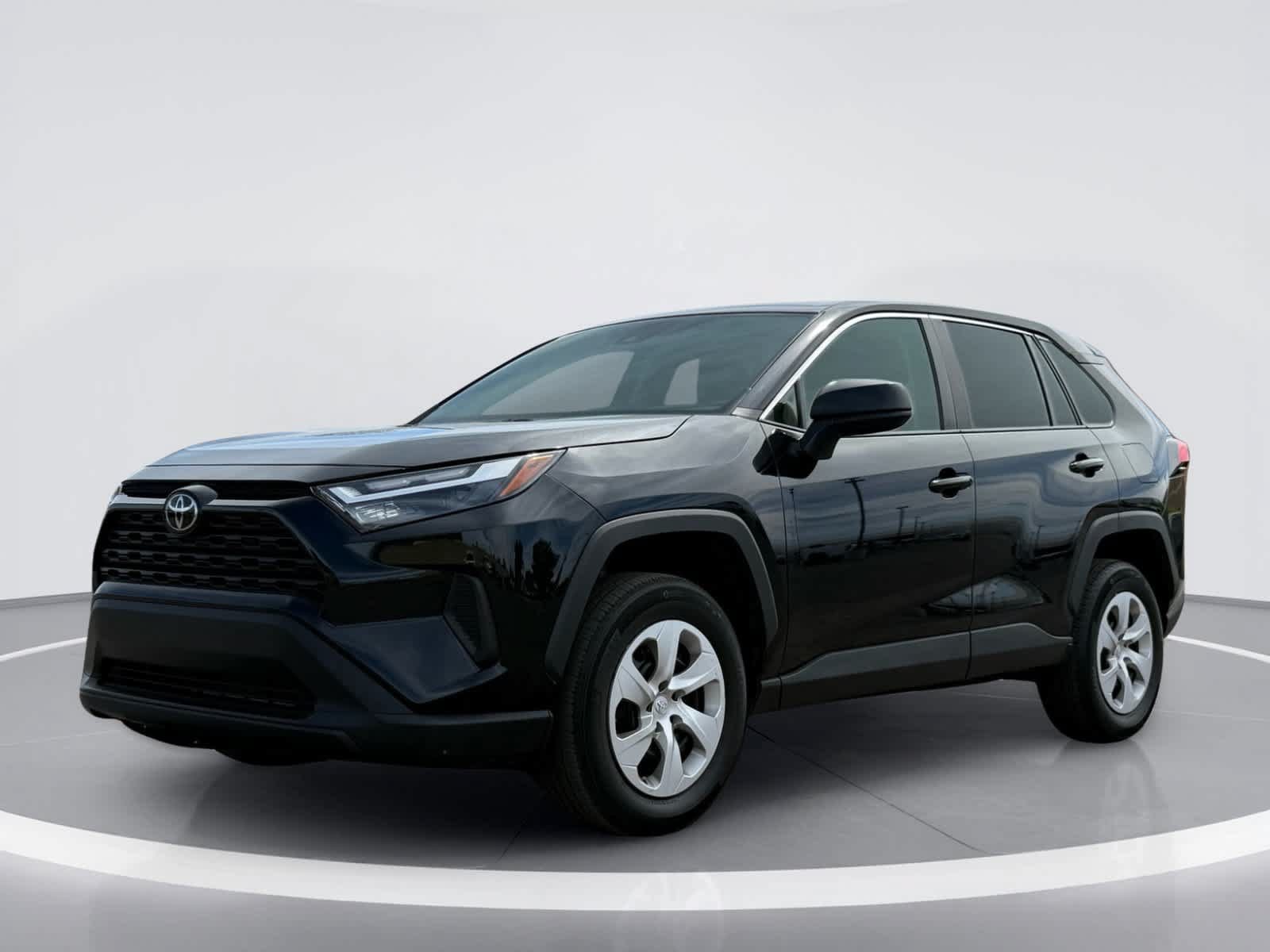Used 2025 Toyota RAV4 LE AWD/4WD image 2