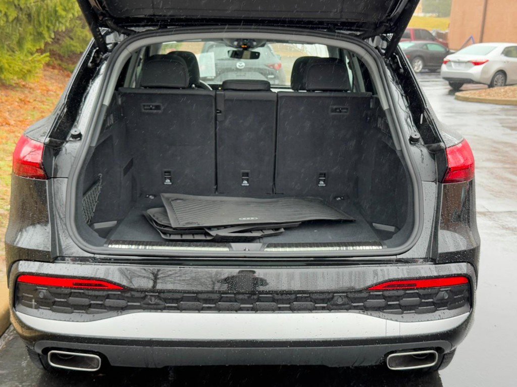 Used 2025 Audi Q5 Premium w/ Convenience Package image 9