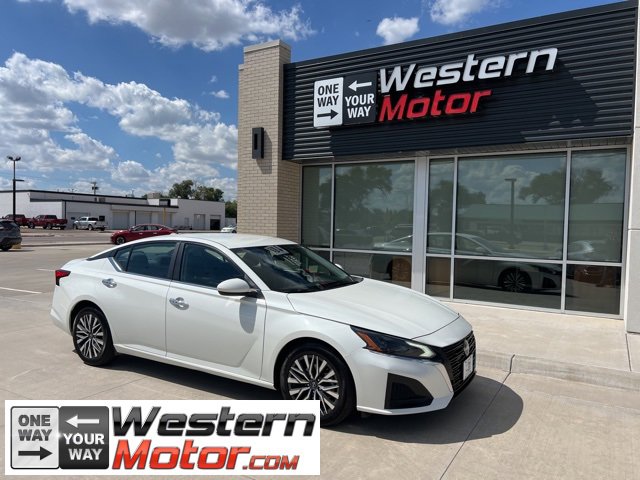 Used 2023 Nissan Altima 2.5 SV image 1