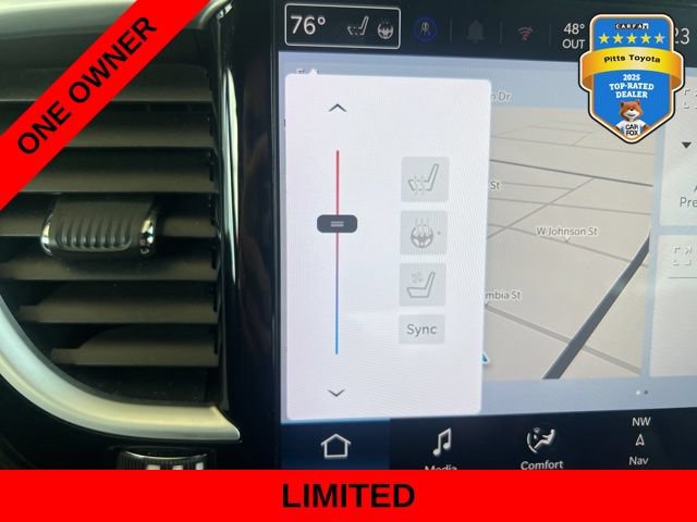 Used 2025 Chrysler Pacifica Limited image 30