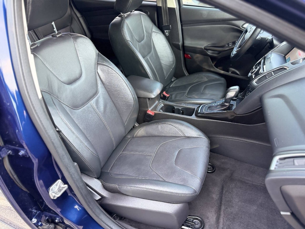 Used 2017 Ford Focus Titanium FWD image 13