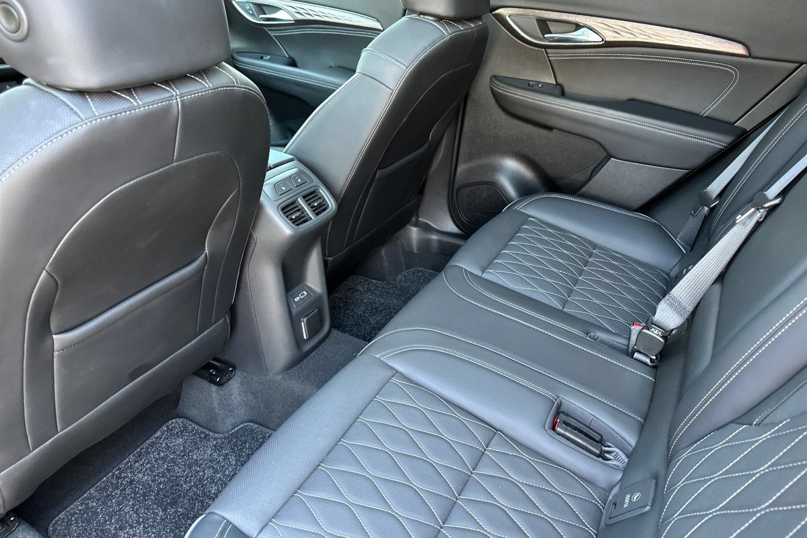 Certified 2023 Buick Envision Avenir AWD/4WD image 13