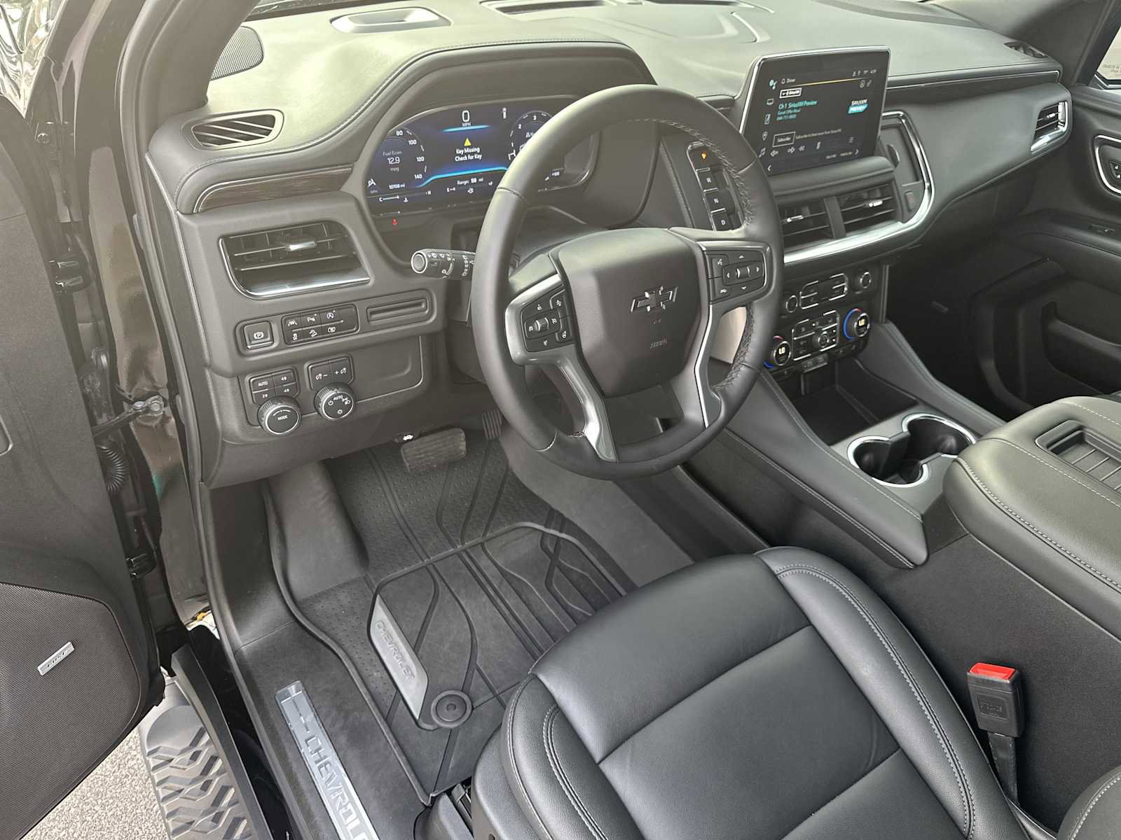 Used 2024 Chevrolet Suburban Z71 w/ Luxury Package image 6