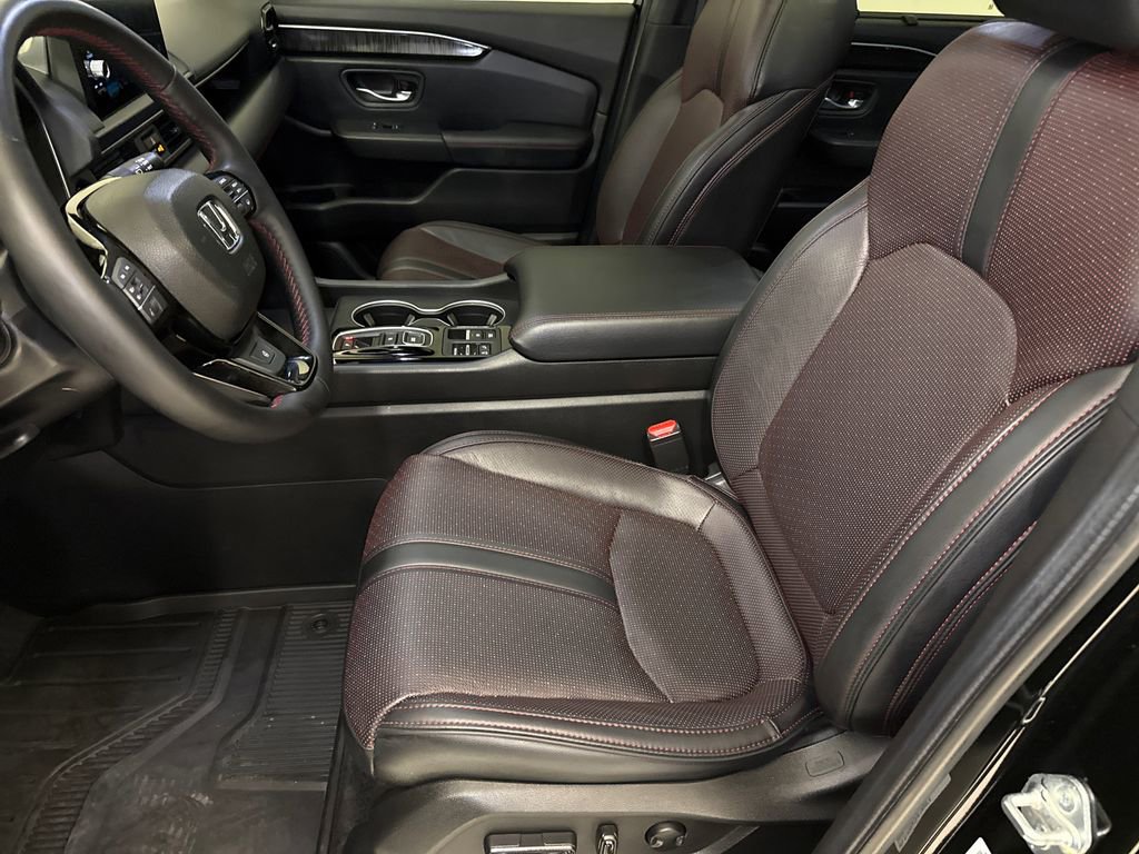 Certified 2025 Honda Pilot Black Edition image 19
