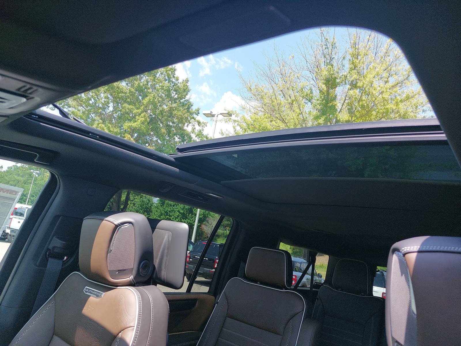 New 2026 GMC Yukon XL Denali Ultimate w/ LPO, Floor Liner Package AWD/4WD image 31