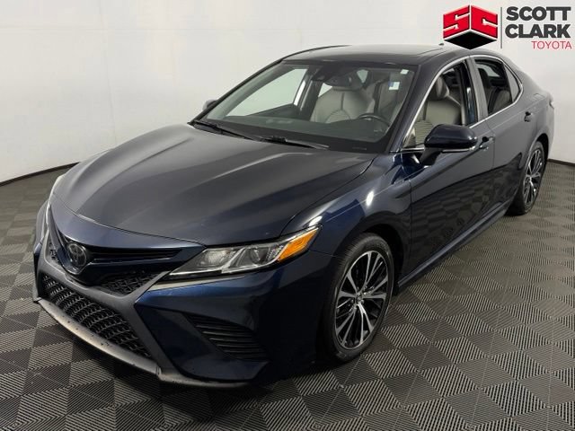 Used 2020 Toyota Camry SE w/ Convenience Package FWD image 3