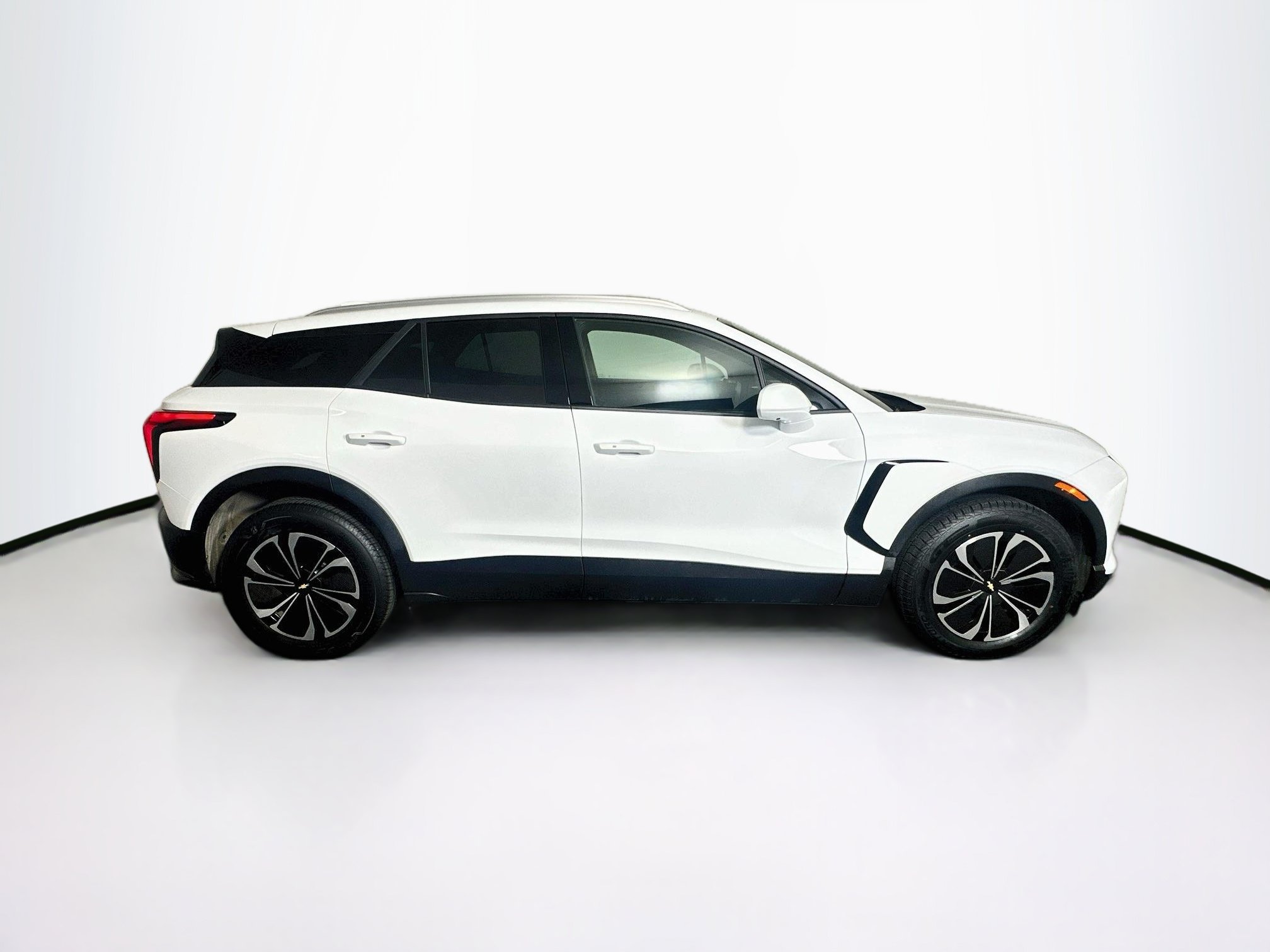 Used 2024 Chevrolet Blazer EV LT AWD/4WD image 10