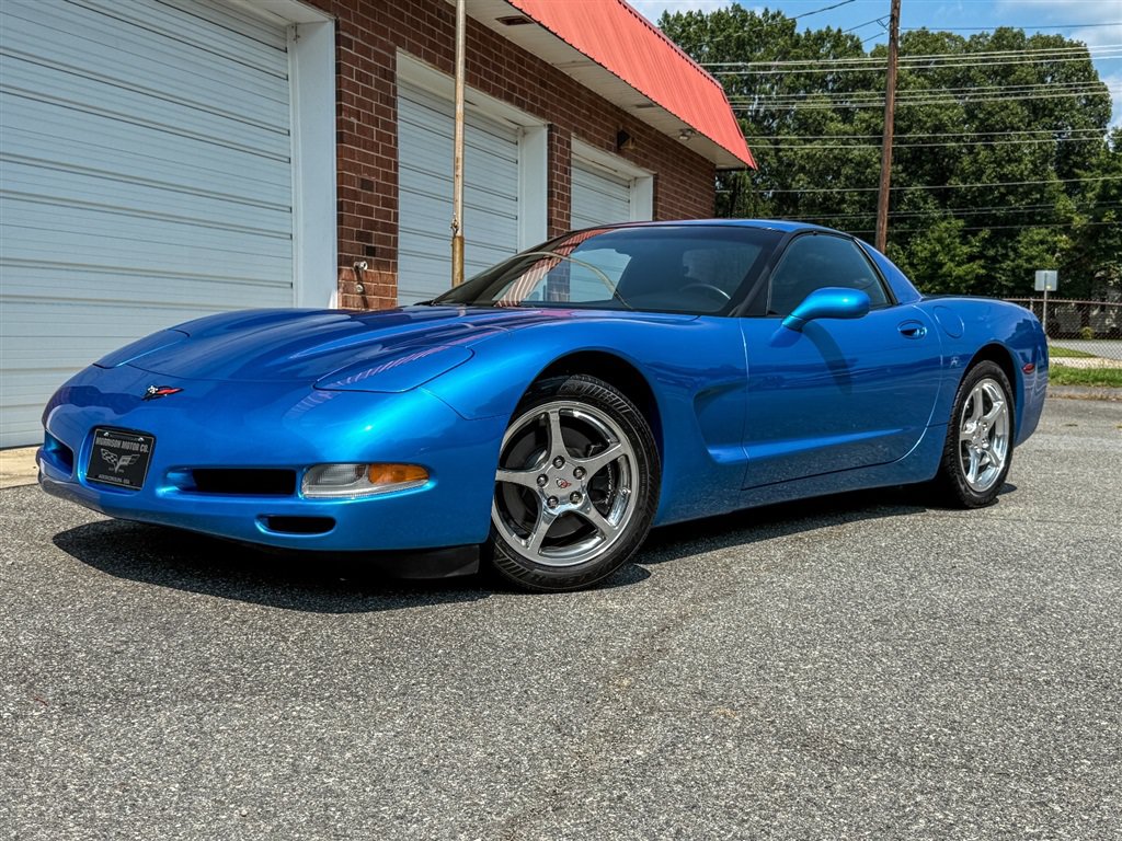 Used 1999 Chevrolet Corvette Coupe w/ Lighting Pkg RWD image 2