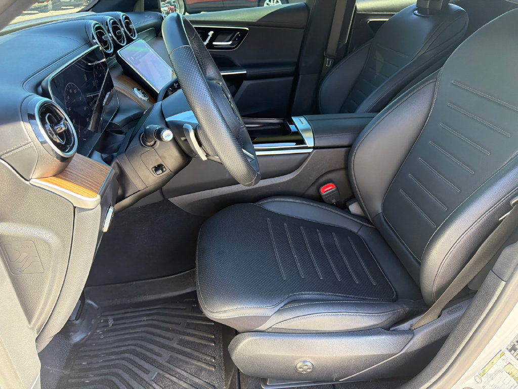 Used 2024 Mercedes-Benz GLC 300 4MATIC image 9