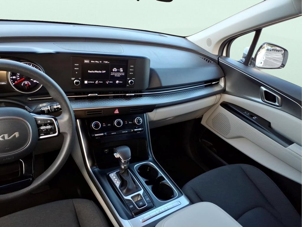 Used 2024 Kia Carnival LX FWD image 20