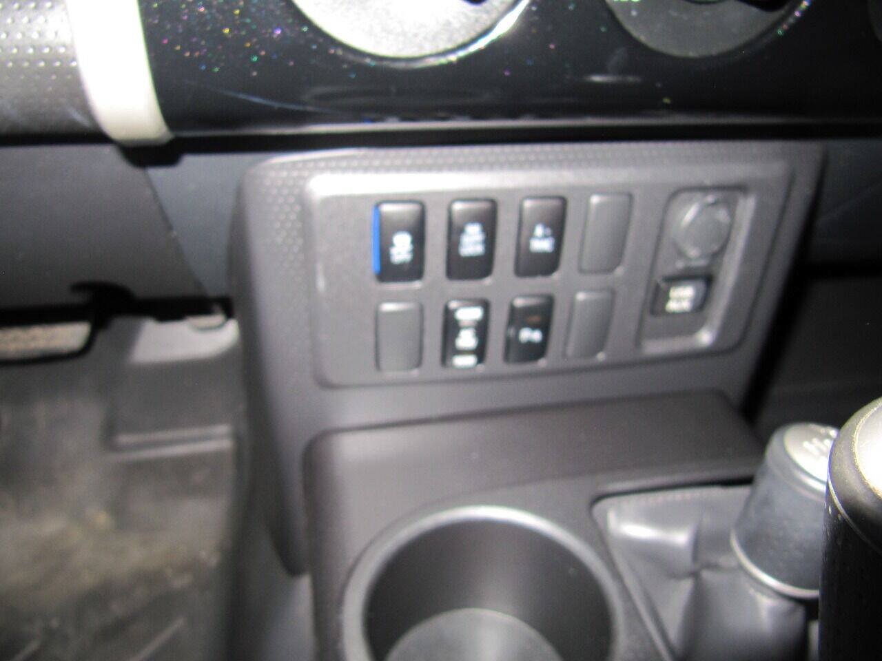Used 2012 Toyota FJ Cruiser 4WD w/ Upgrade Pkg image 17