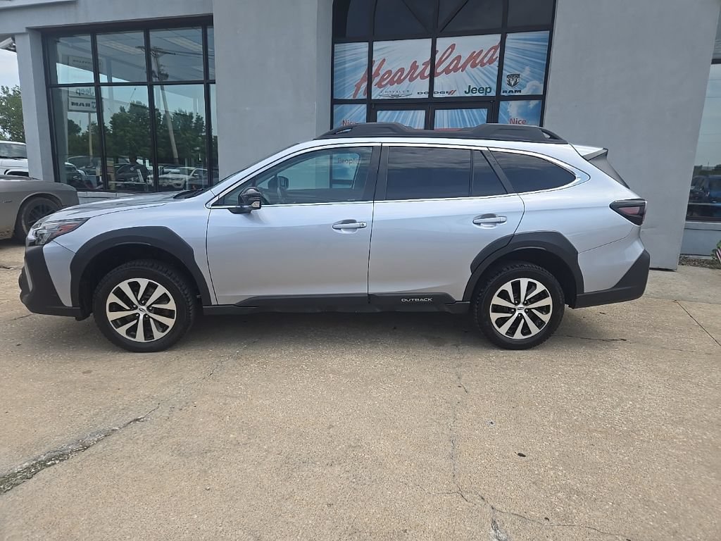 Used 2023 Subaru Outback Premium AWD/4WD image 6