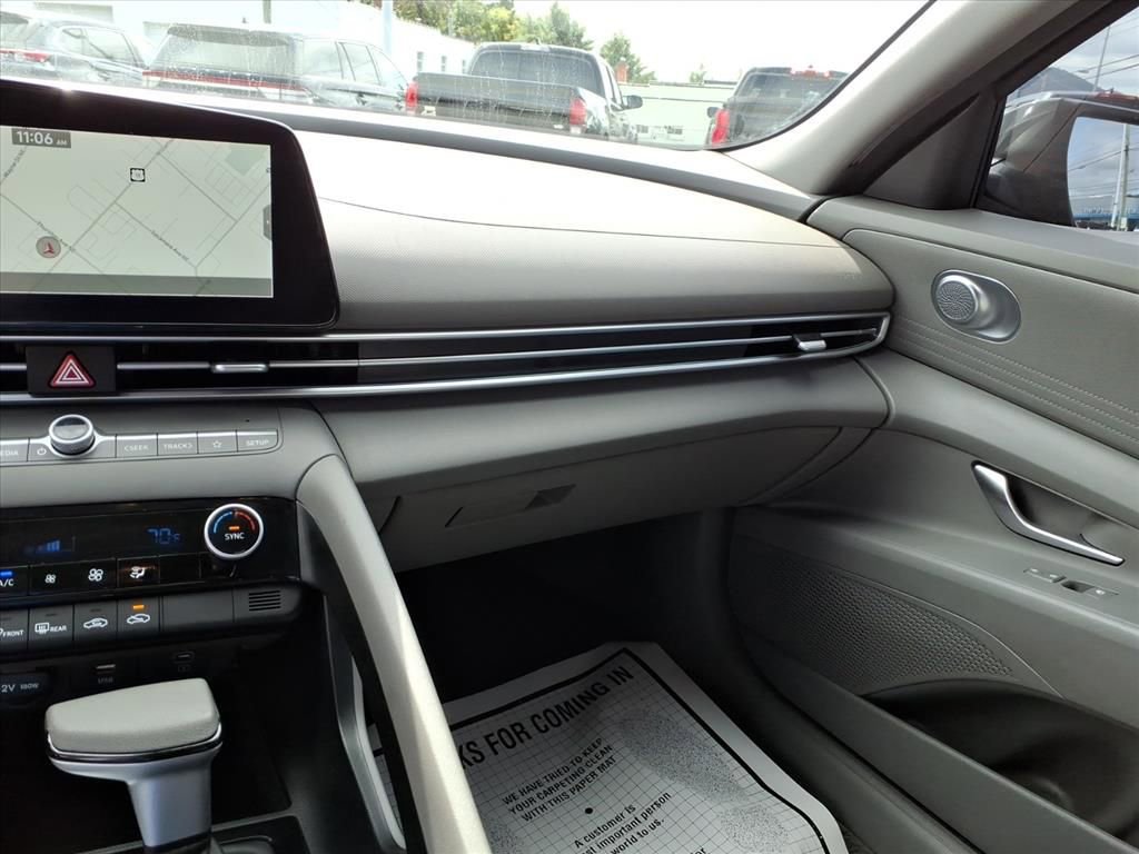 Used 2024 Hyundai Elantra SEL image 28