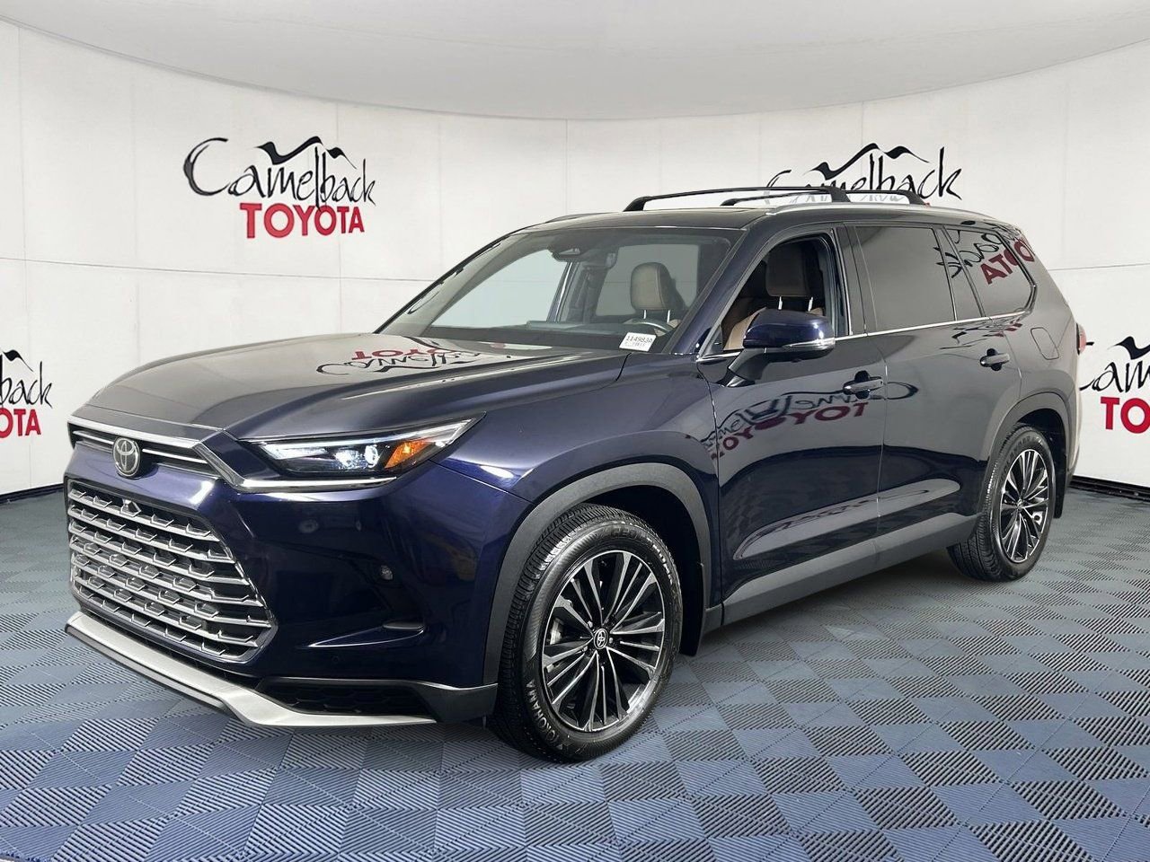 Used 2024 Toyota Grand Highlander AWD Hybrid image 4