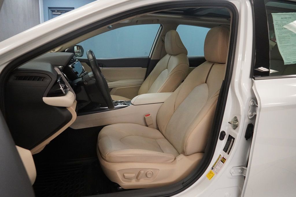 Used 2020 Toyota Camry XLE w/ Navigation Package image 4