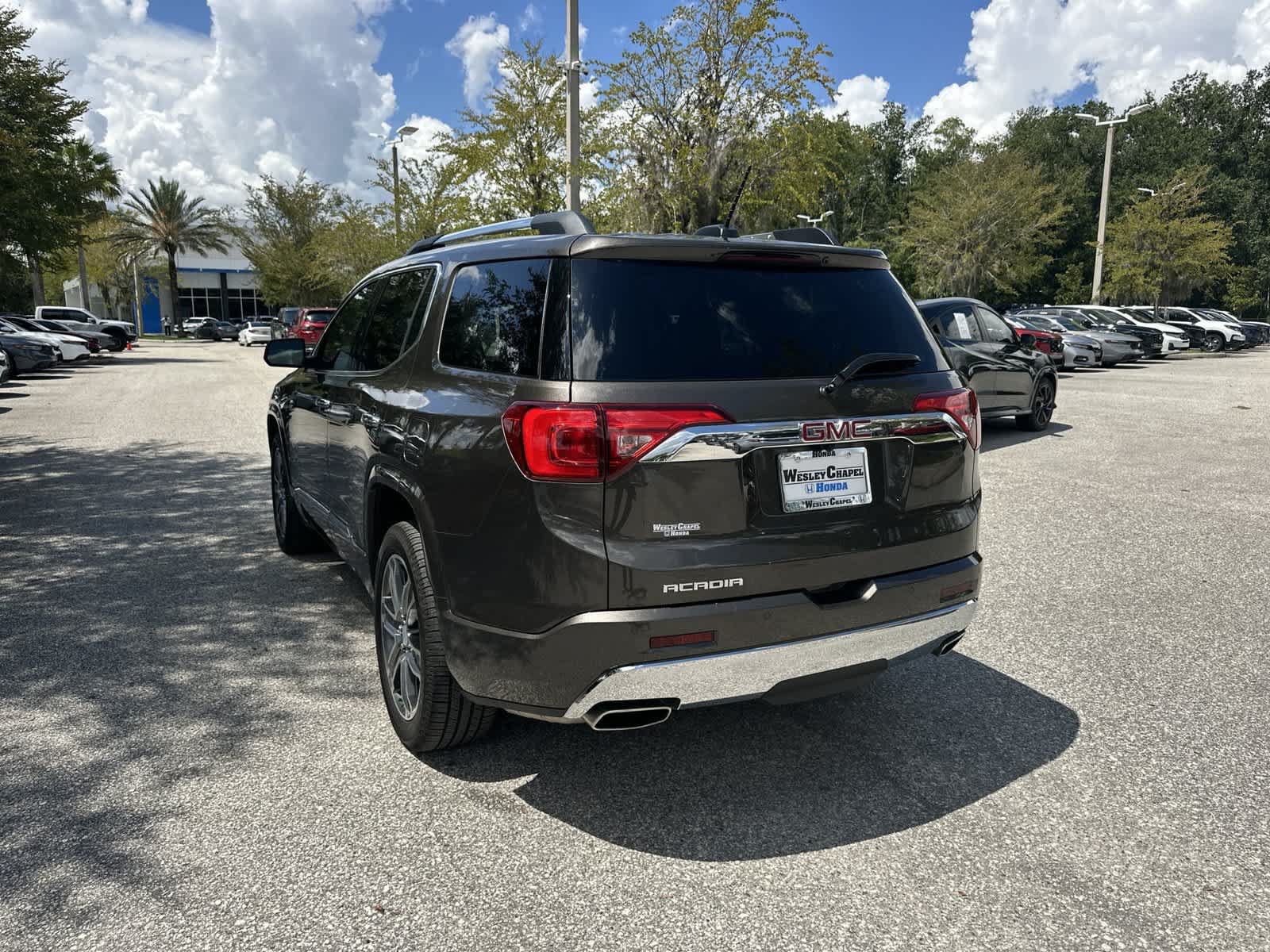 Used 2019 GMC Acadia Denali w/ Technology Package FWD image 4