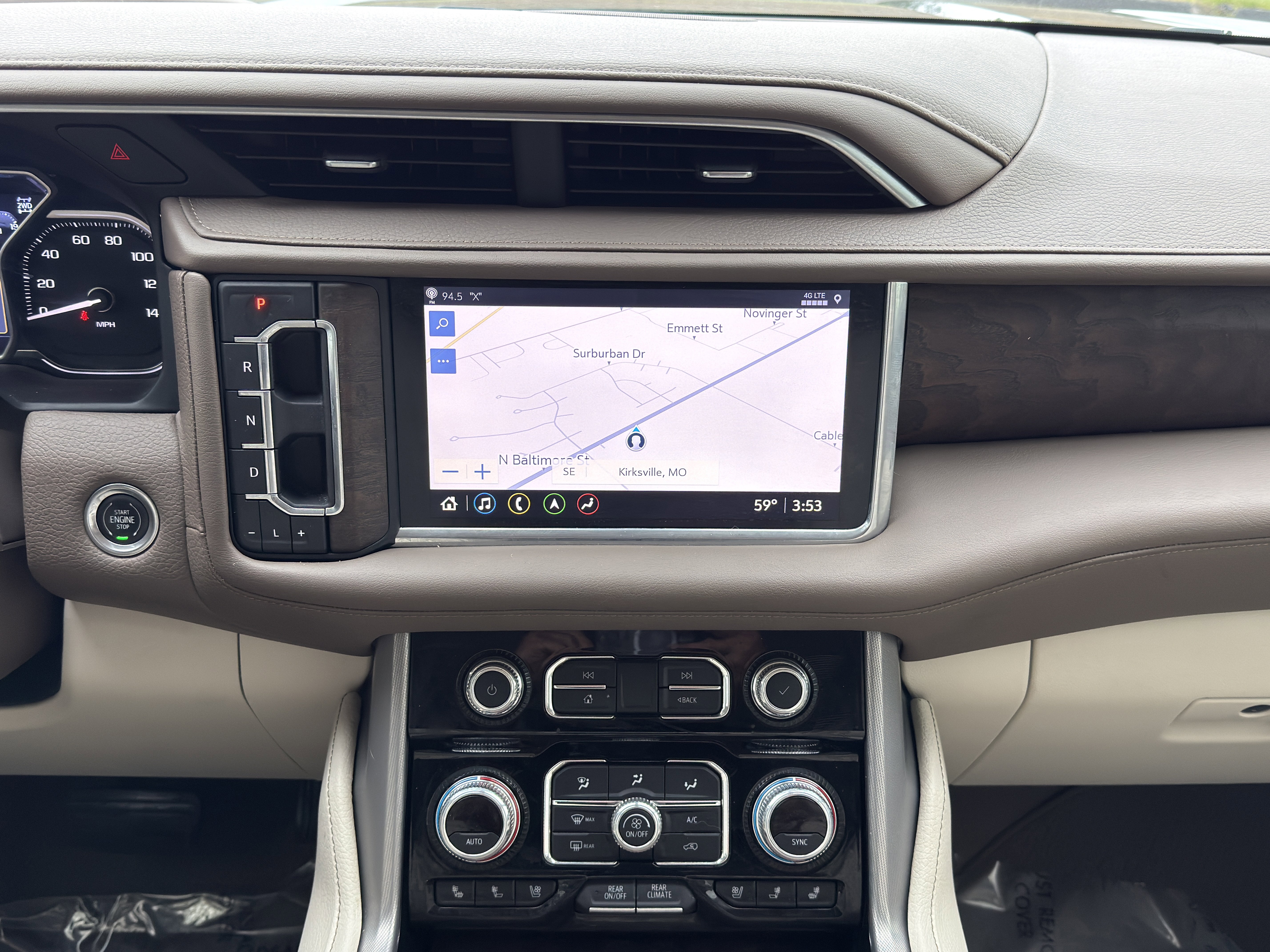 Used 2021 GMC Yukon Denali w/ Denali Premium Package AWD/4WD image 37
