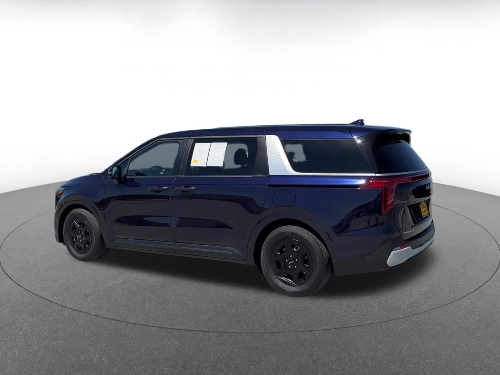 Used 2026 Kia Carnival FWD image 10