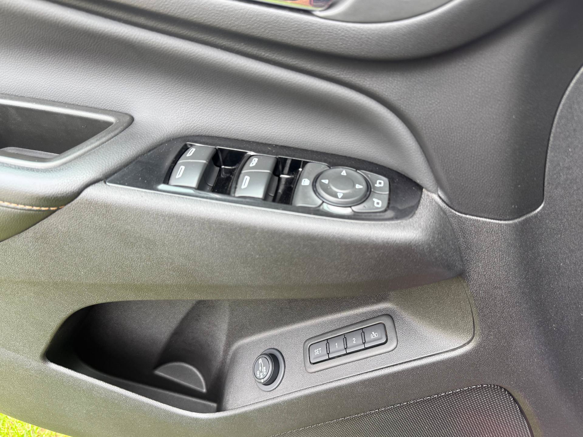 Certified 2024 Chevrolet Equinox Premier AWD/4WD image 17