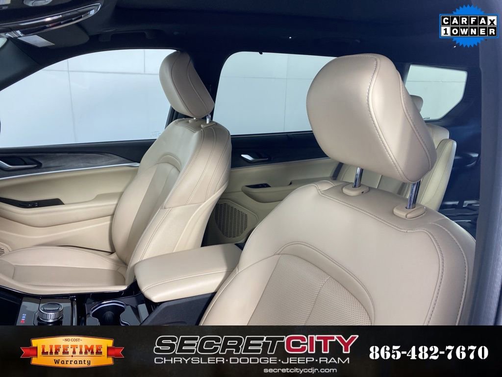 Used 2023 Jeep Grand Cherokee L Limited w/ Luxury Tech Group II image 10