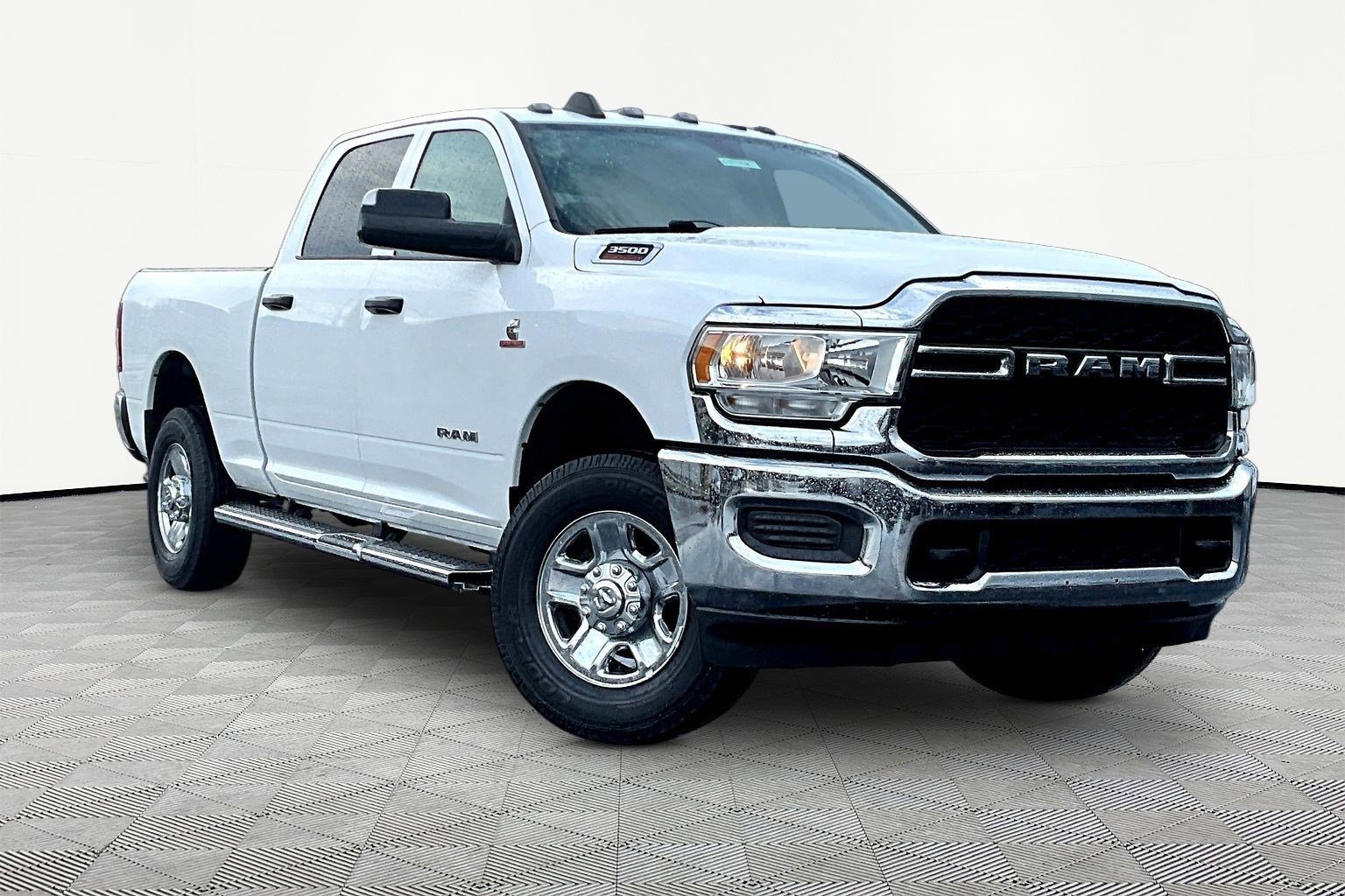 Used 2019 RAM 3500 Tradesman image 3