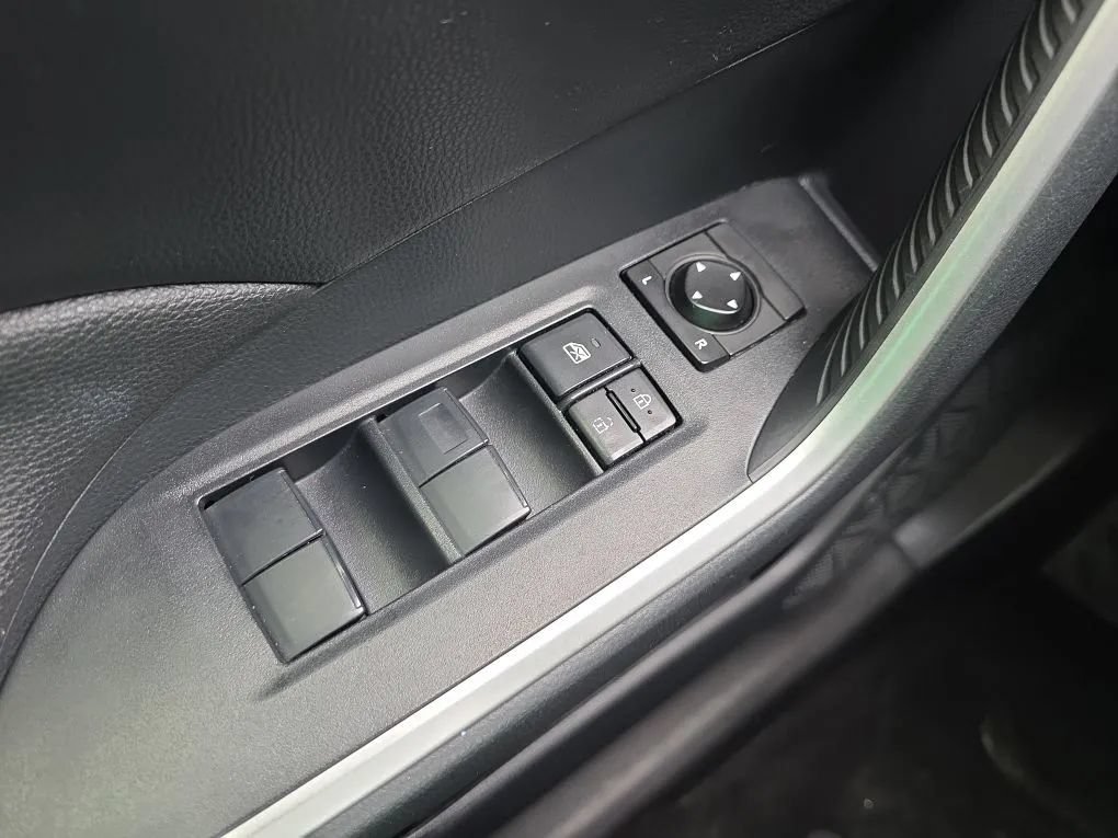Used 2019 Toyota RAV4 XLE FWD image 25