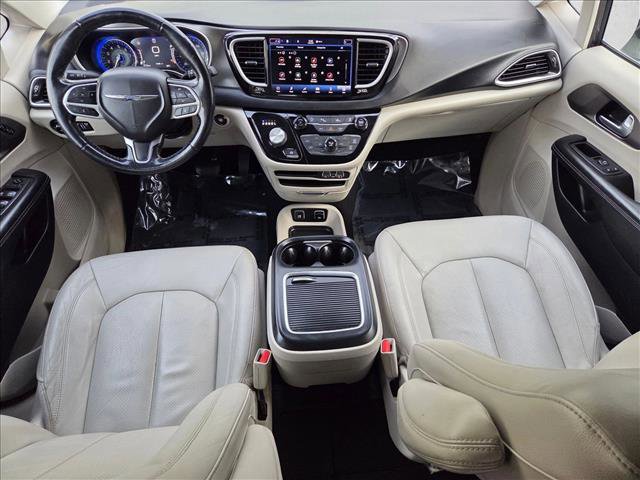 Used 2021 Chrysler Pacifica Touring-L image 16