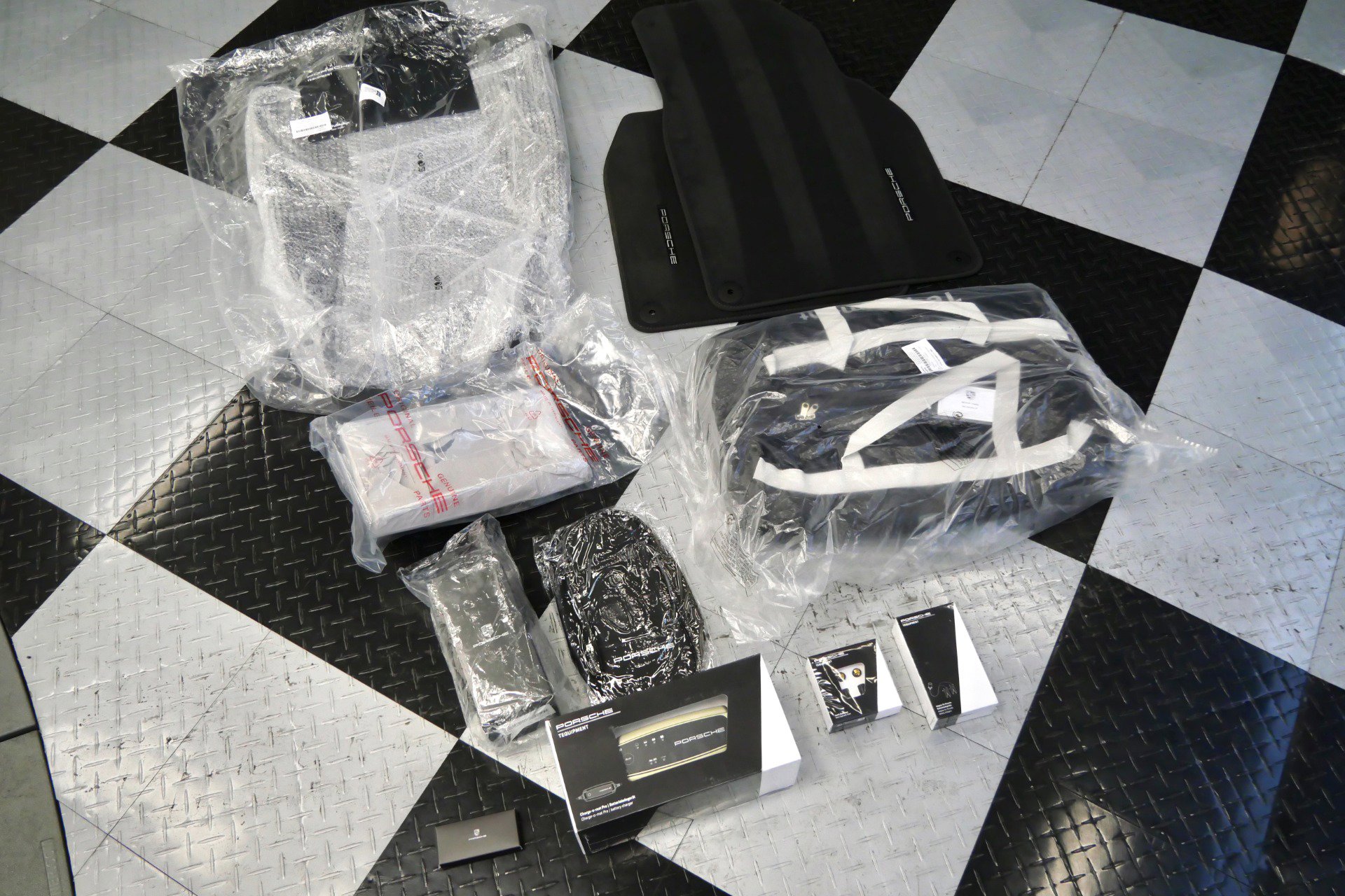 Used 2024 Porsche 911 Turbo image 36