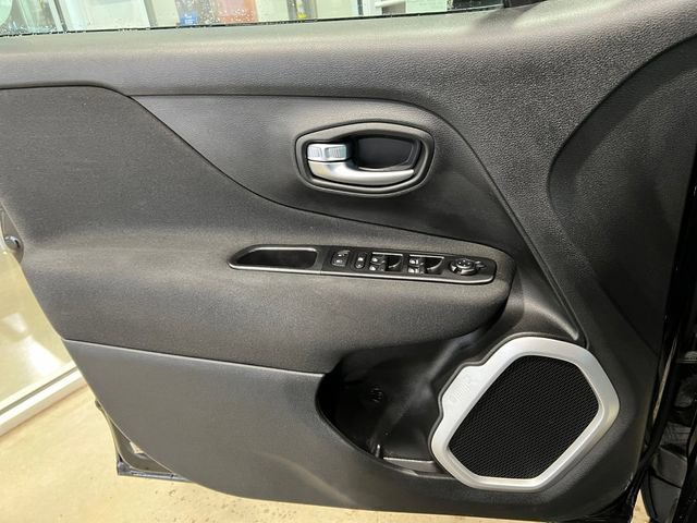 Used 2021 Jeep Renegade Latitude AWD/4WD image 15