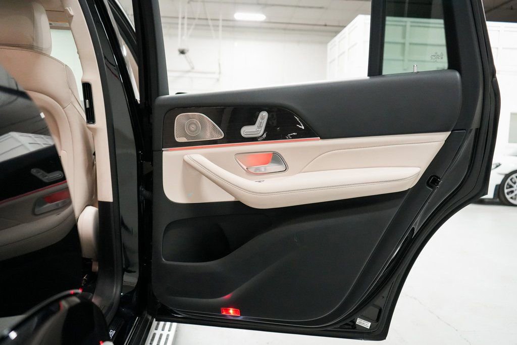 Used 2021 Mercedes-Benz GLS 580 4MATIC image 33