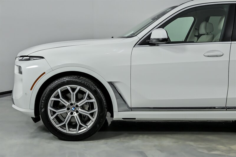 Used 2023 BMW X7 xDrive40i AWD/4WD image 6